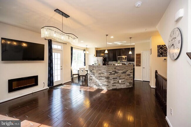 Segundo piso - sala de estar - 25239 Laureldale Ter