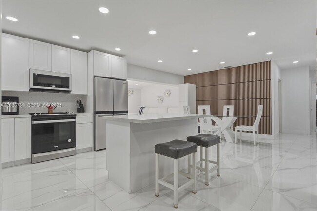 Building Photo - 11621 NW 58th Pl