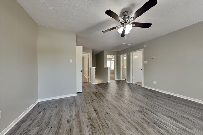 Building Photo - 2211 Pincher Creek Dr
