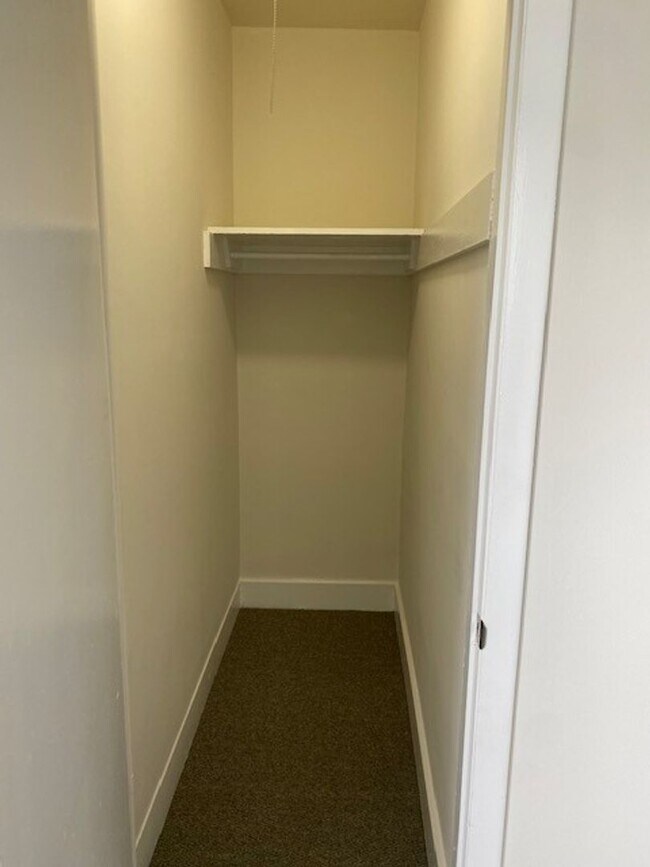 Foto del edificio - 1387 Corbin Ave.