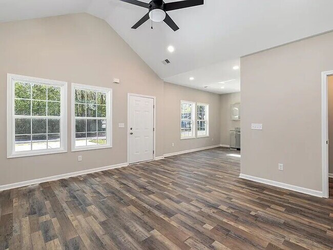 Foto del edificio - Now available! New Construction!