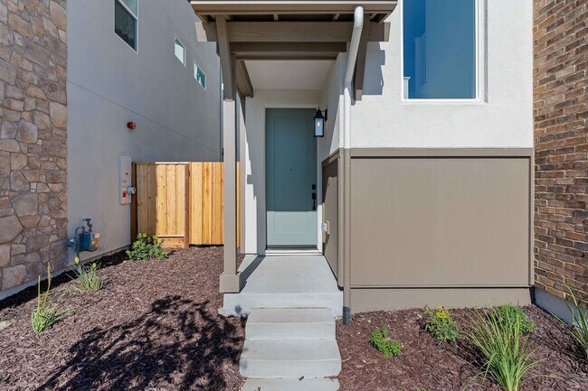 Foto del edificio - Modern 3-Story New Construction Home in No...