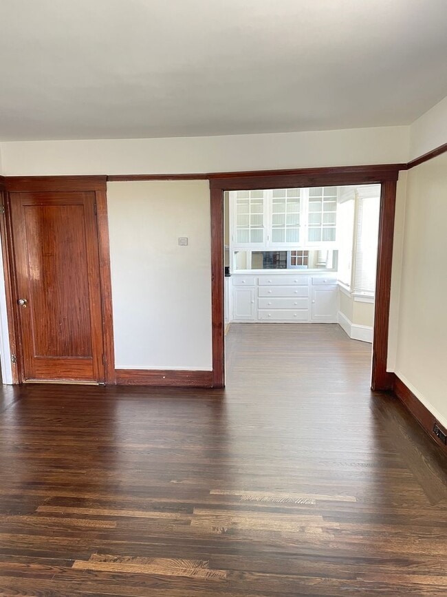 Building Photo - 03575