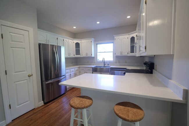 Photo - 178 Cloudland Rd N House