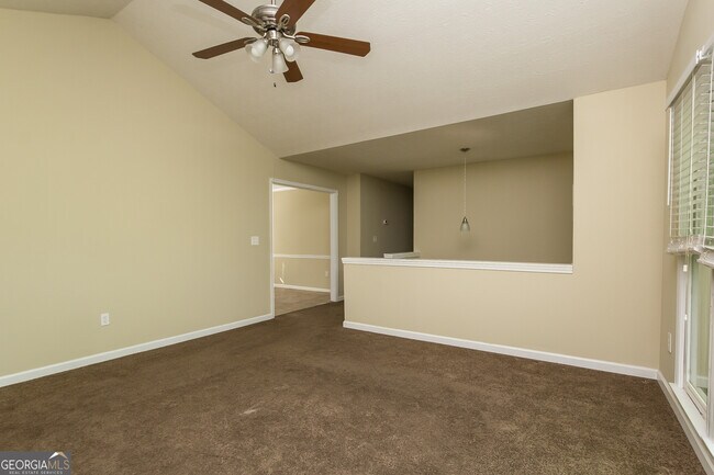Foto del edificio - 294 Oak Landing Cir