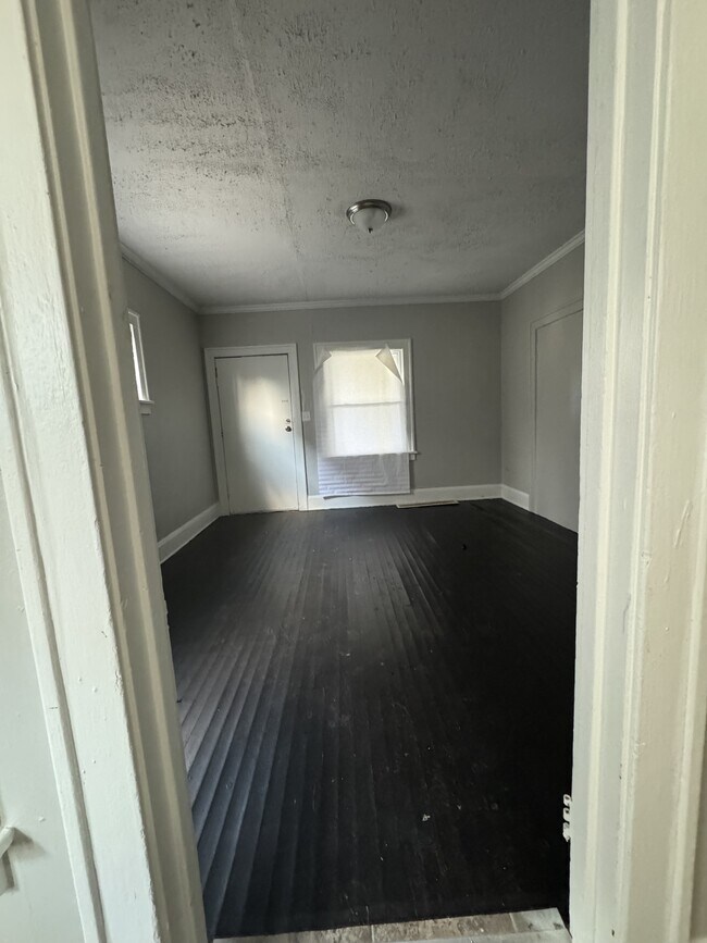 Building Photo - 4056 E 136th St
