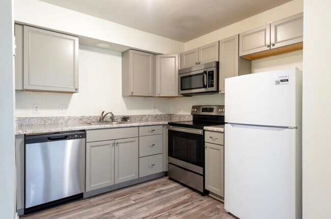 Foto del edificio - 15249 Broadwater Cir