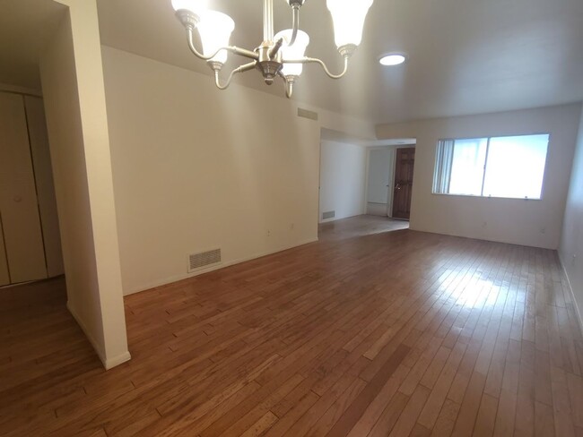 Foto del edificio - 926 N Venice Ave