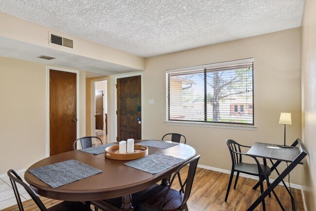 Foto del edificio - 8412 Capulin Rd NE