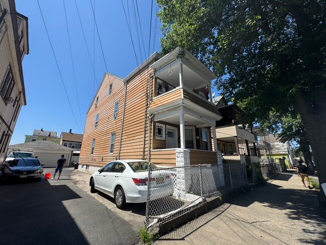 Foto del edificio - 82 E 18th St