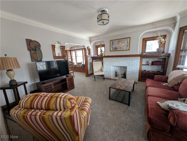 Building Photo - 11909 Buckingham Ave