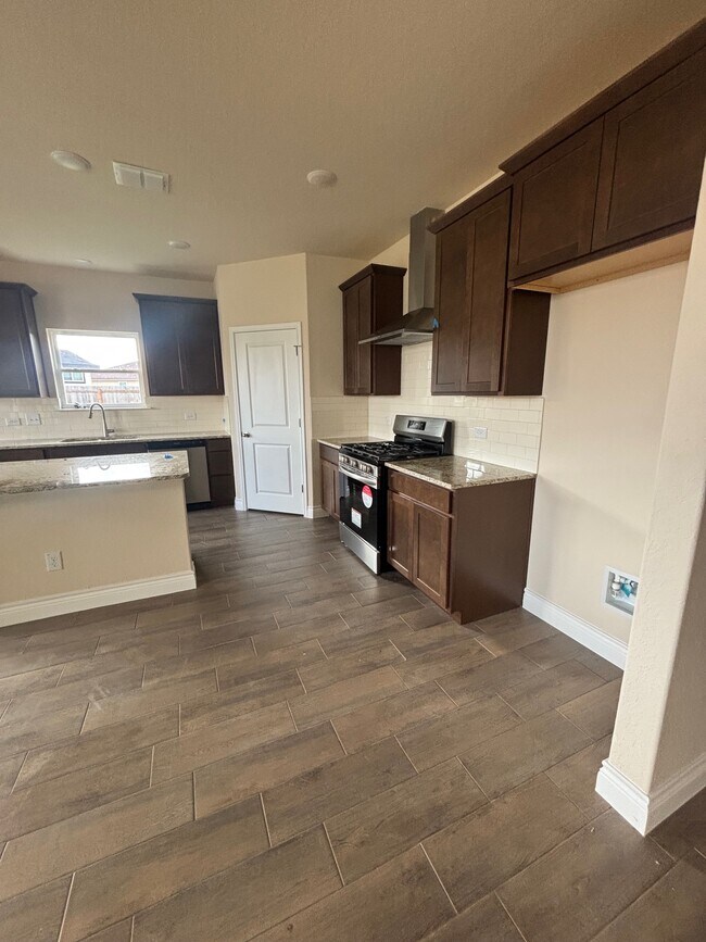 Photo - 105 Troubador Ln House