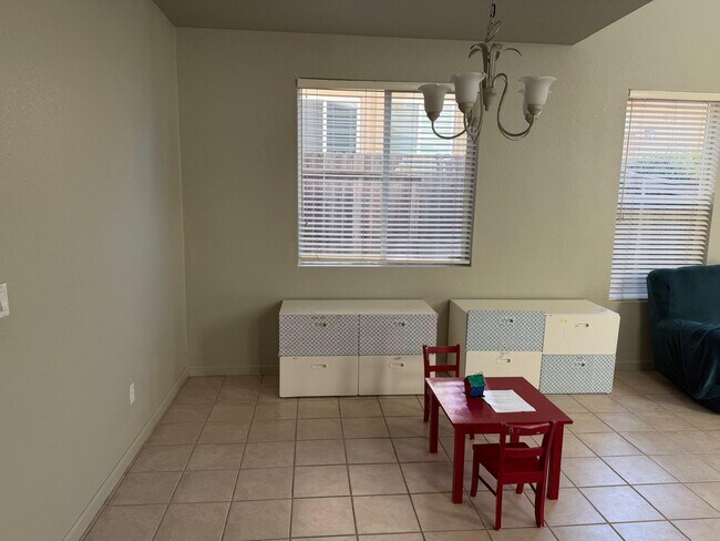 Foto del edificio - 1084 Huntly Dr