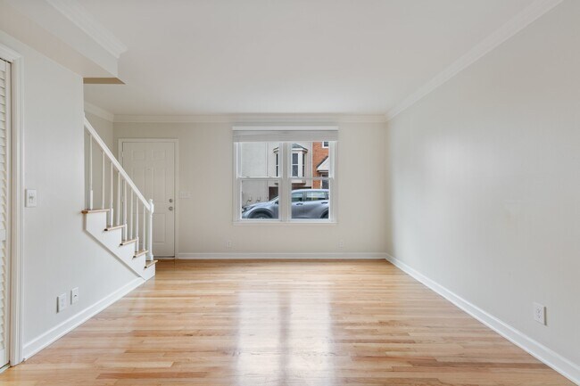 Foto del edificio - 3315 Fairmont Dr