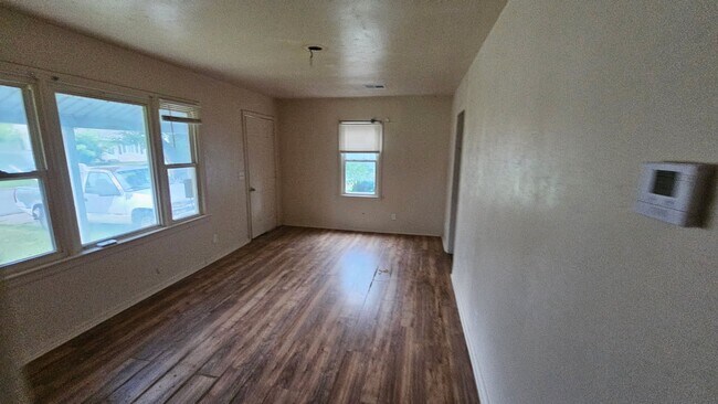 Photo - 812 Bell Dr House