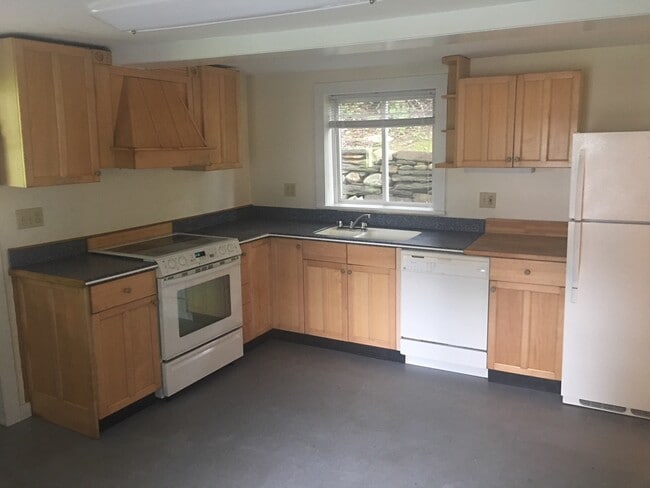 Building Photo - 3 bedroom, single family home