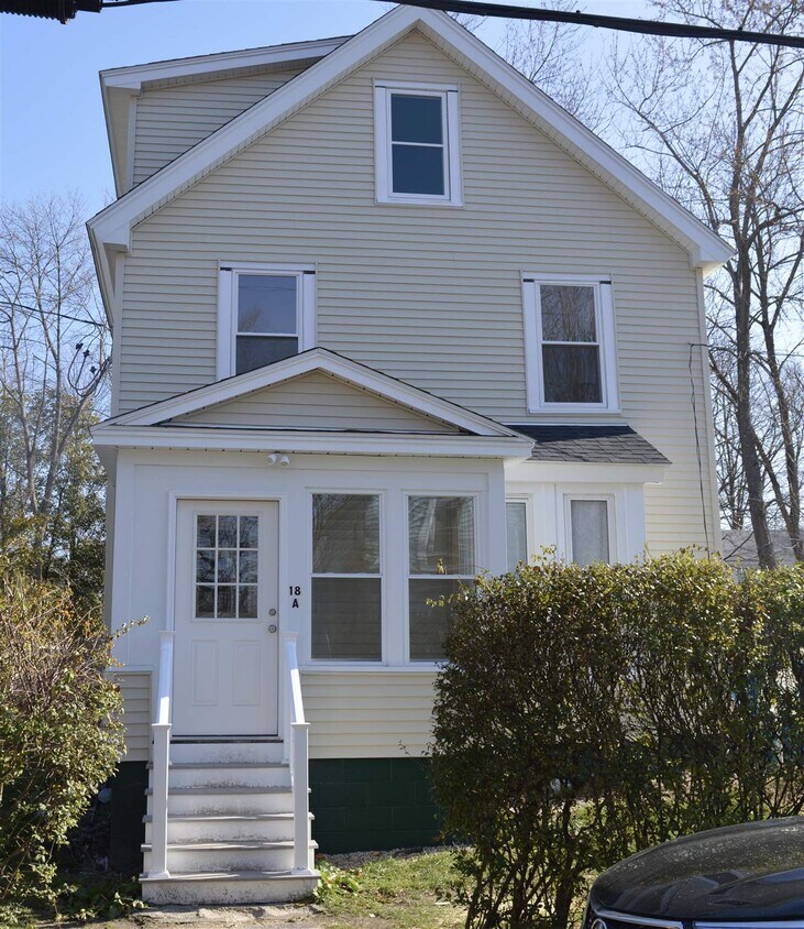 18 Harvard St Unit A, Exeter, NH 03833 Room for Rent in Exeter, NH
