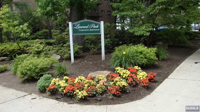 Foto principal - 3071 Edwin Ave