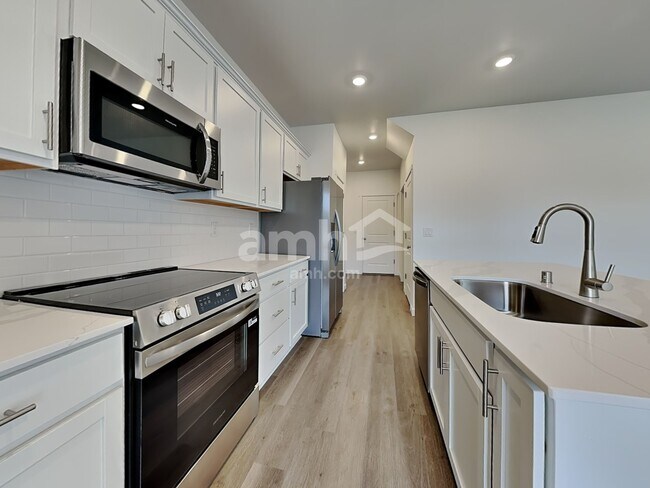 Building Photo - 5218 Turnstone St SE