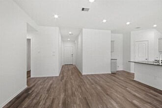 Building Photo - 14207 Yellow Jacket Ct
