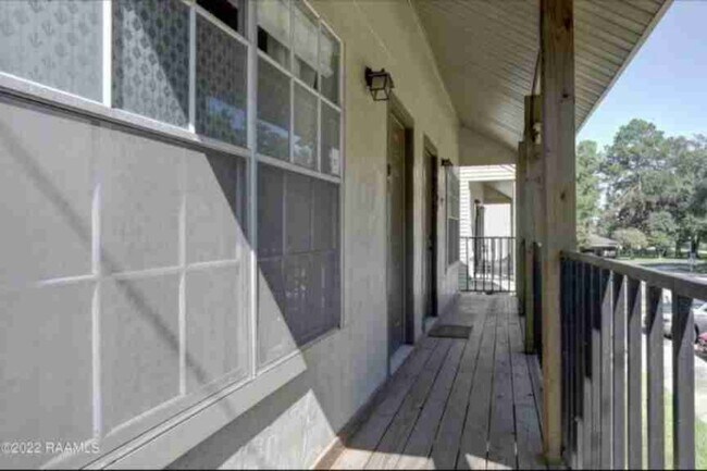 Building Photo - 300 Lozes Ave