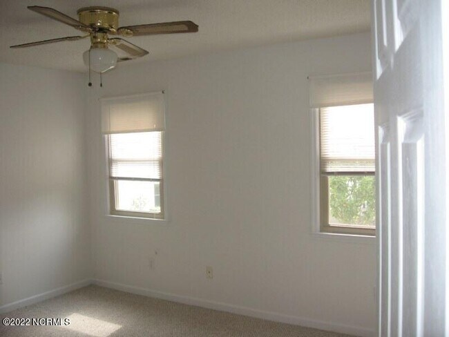 Building Photo - 409 Emerald Cir