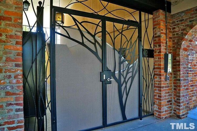 Foto del edificio - 807 West Trinity Avenue