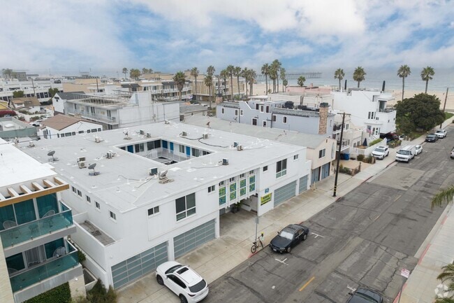 Building Photo - The Beach House- FURNISHED + PAID UTILITIES!!