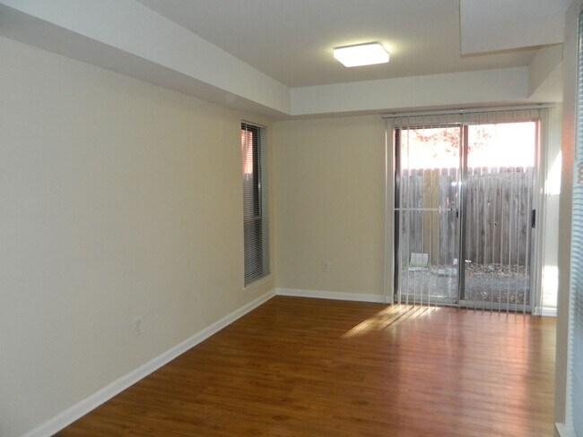 Foto del edificio - Rooney Properties3 (8607 Fathom Cir)