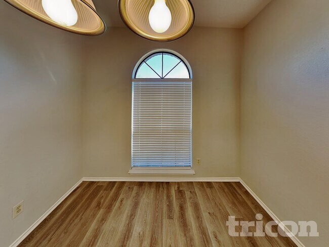 Foto del edificio - 709 De Soto Dr