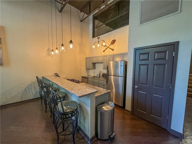 Foto del edificio - 313 E Lafayette St