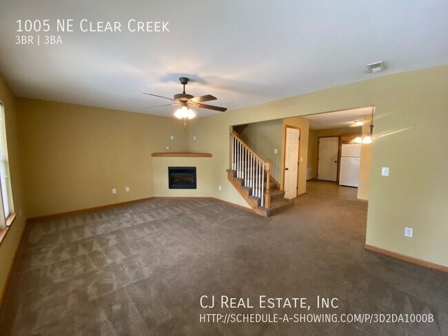 Building Photo - 1005 NE Clear Creek Rd