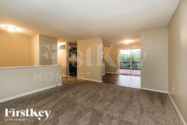 Foto del edificio - 5801 Somers Dr