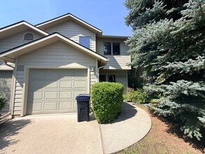 Building Photo - 705 S 15th Ave