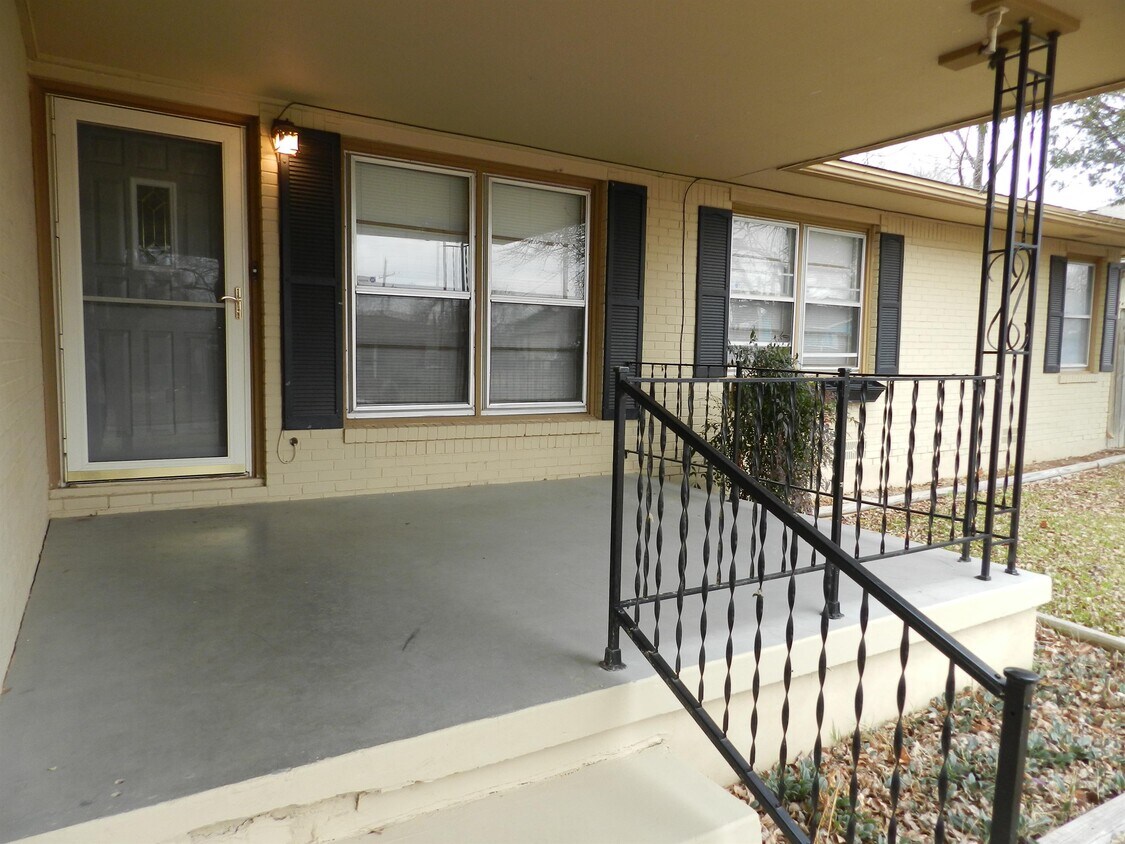 Primary Photo - 2227 NW Lincoln Ave