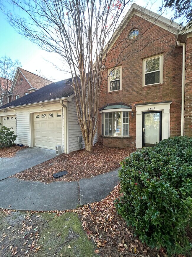 Foto del edificio - 1302 Farrington Way