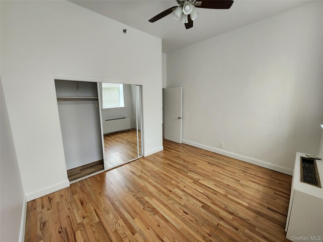 Building Photo - 3208 Villa Dr