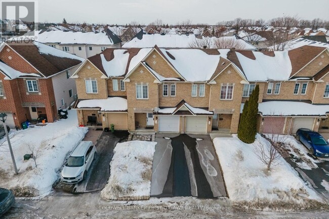 Building Photo - 13 Villandry St