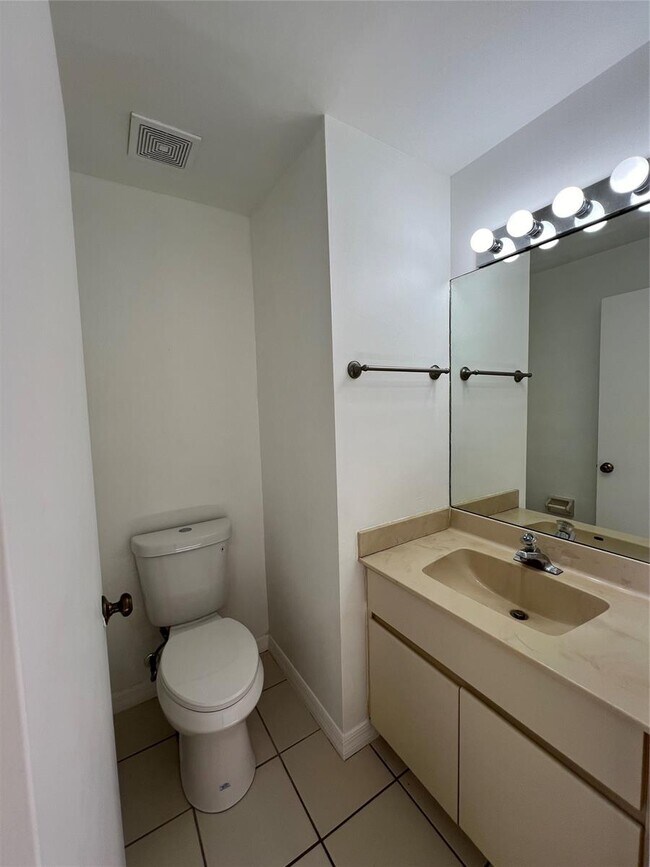 Building Photo - 10361 Buena Ventura Dr