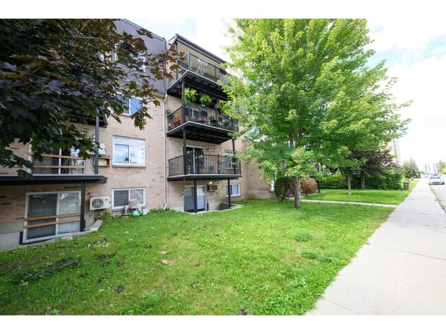 Photo du bâtiment - 185 Rue Mutchmore