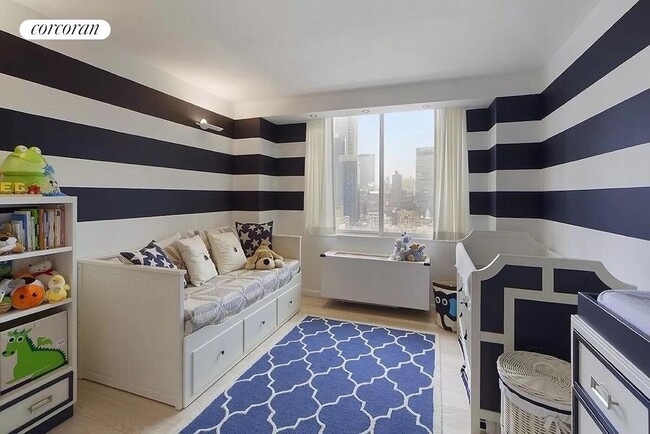 Foto del edificio - 350 W 50th St