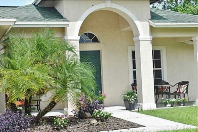 Foto del edificio - 4542 SW Savona Blvd