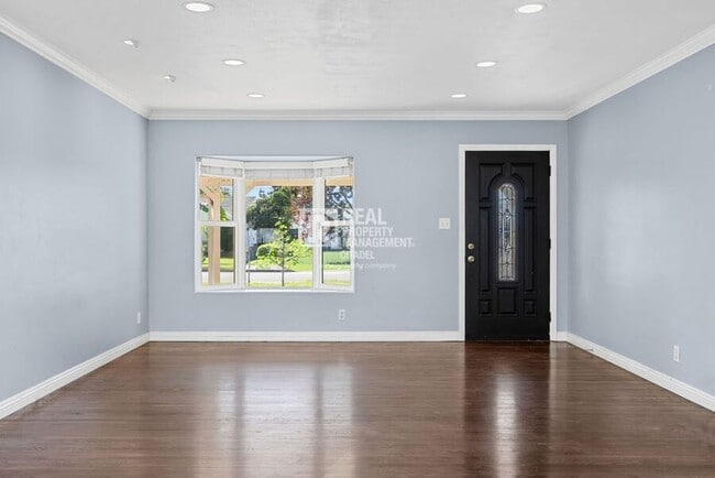 Foto del edificio - 1425 W Woodcrest Ave