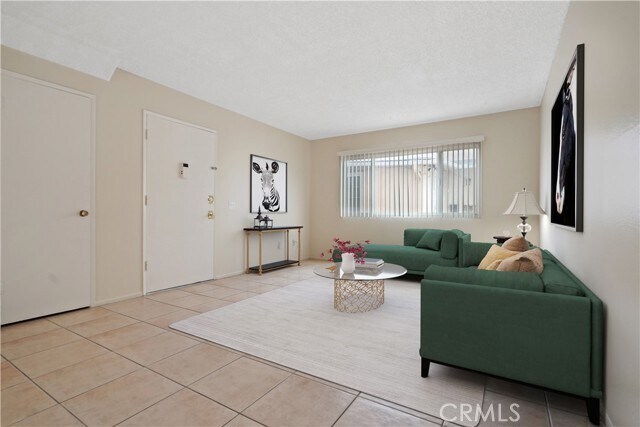 Foto del edificio - 22855 Vanowen St