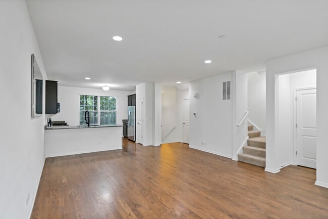 Building Photo - 1527 E Arbor Ln