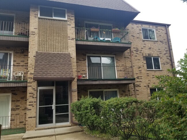 Building Photo - 7121 Laverne Ln