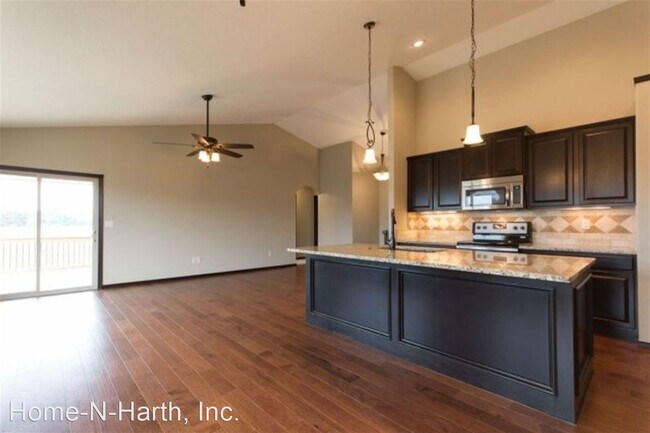 Building Photo - 4 br, 3 bath House - 1300 N. Spring Ridge