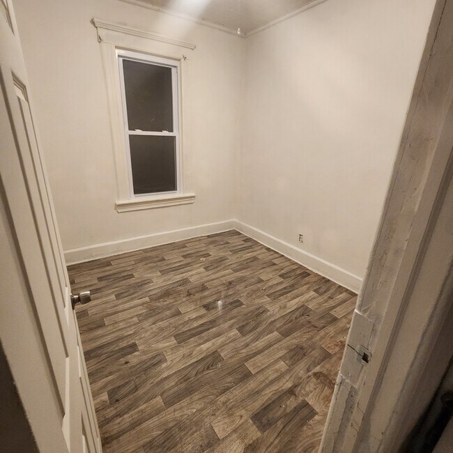 Foto del edificio - 117 Parker Ave