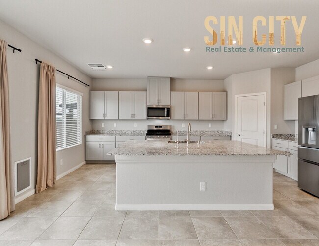 Foto del edificio - "Spacious 4-Bedroom Oasis with 2.5 Baths i...