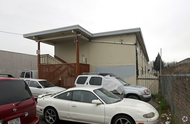 Building Photo - Skyview Apartments